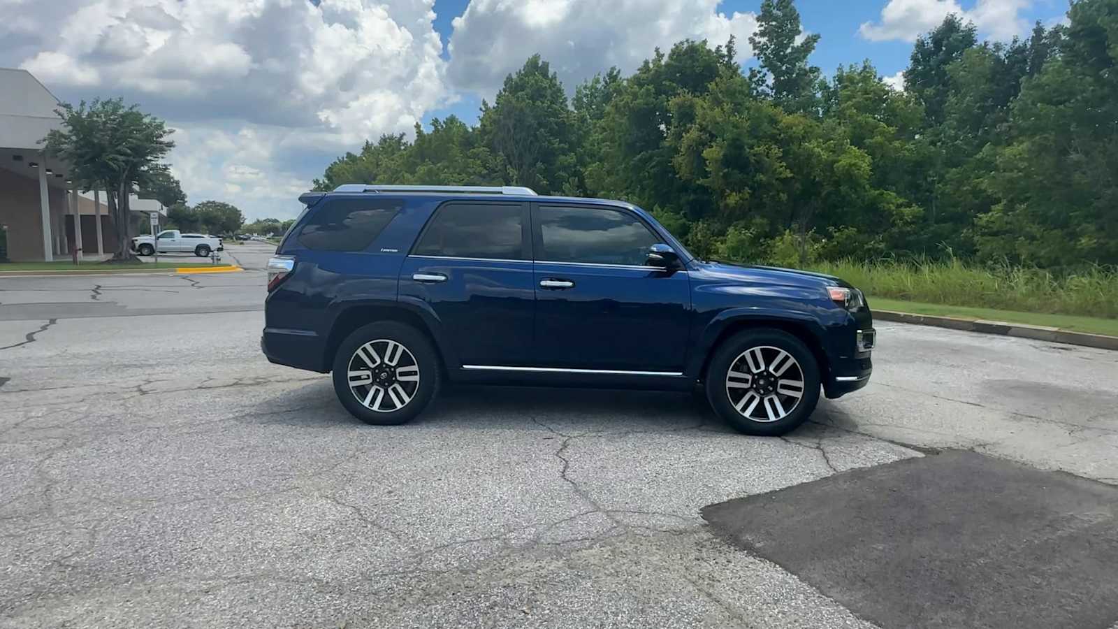 Thumbnail: 2015 Toyota 4Runner - 9