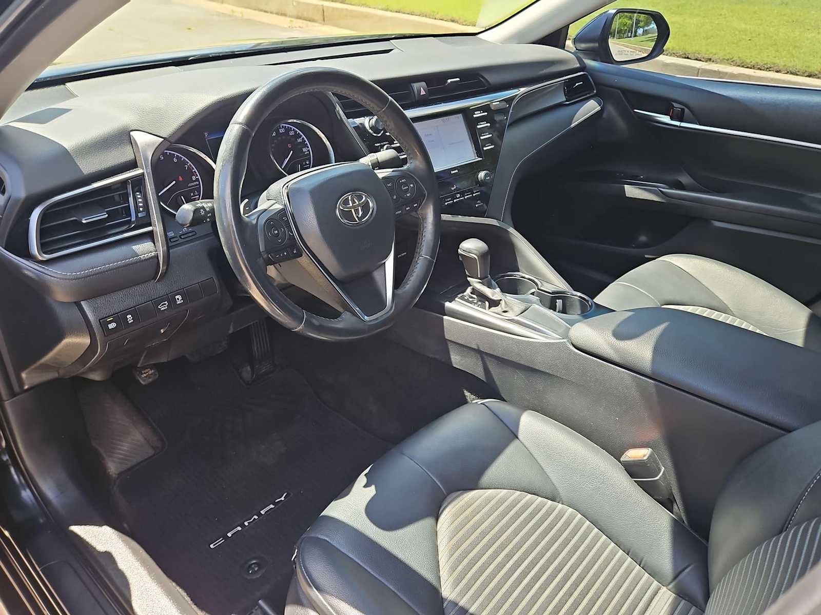 Thumbnail: 2020 Toyota Camry - 16