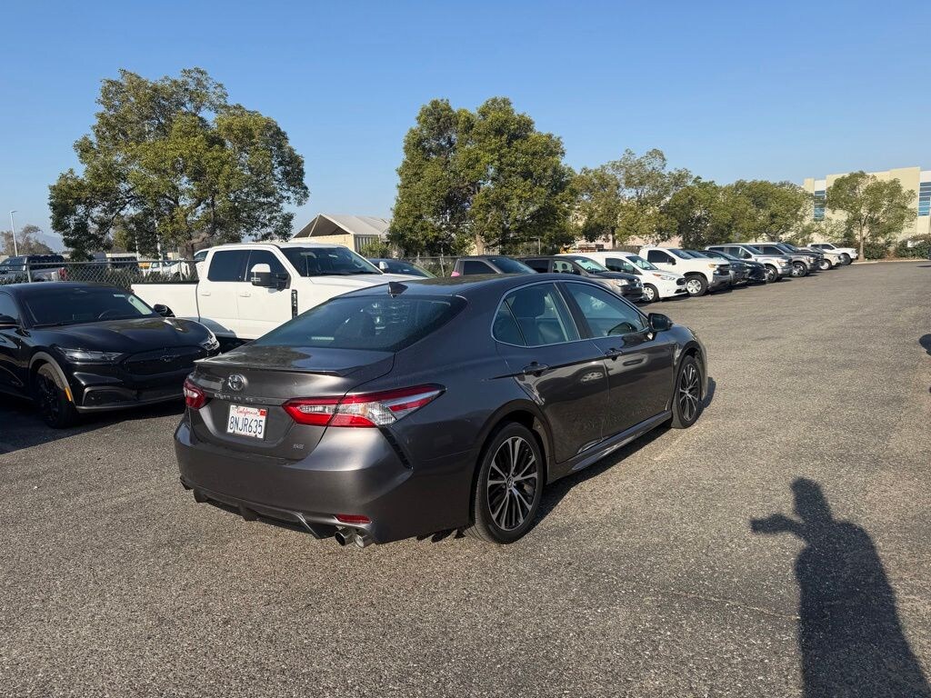 Used 2020 Toyota Camry SE Sedan