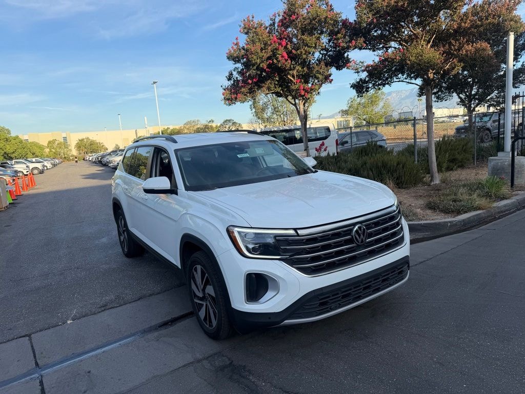 Used 2025 Volkswagen Atlas 2.0T SE w/Technology SUV