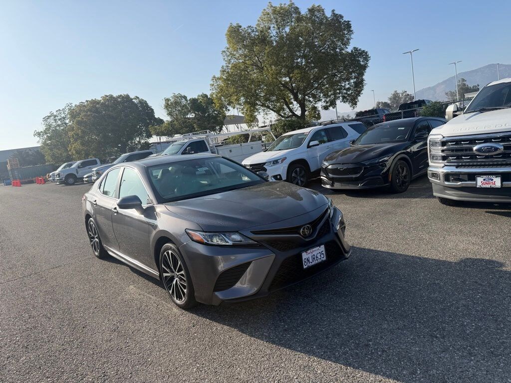 Used 2020 Toyota Camry SE Sedan