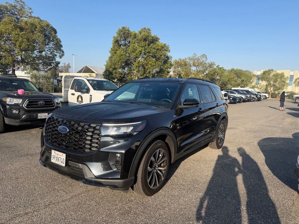 2025 Ford Explorer ST-LINE RWD (PL535)'s photo