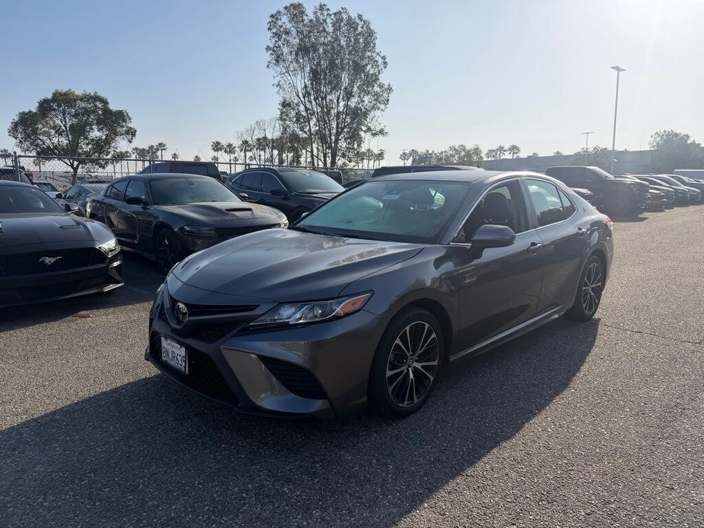Used 2020 Toyota Camry SE Sedan
