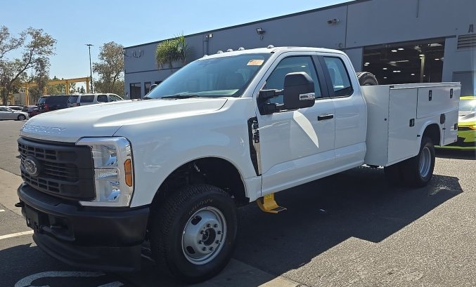 2025 Ford F-350 Super Duty Chassis Cab XL