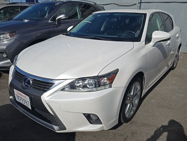 2015 Lexus CT 200h 200h's photo