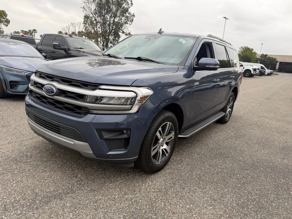 2022 Ford Expedition XLT's photo