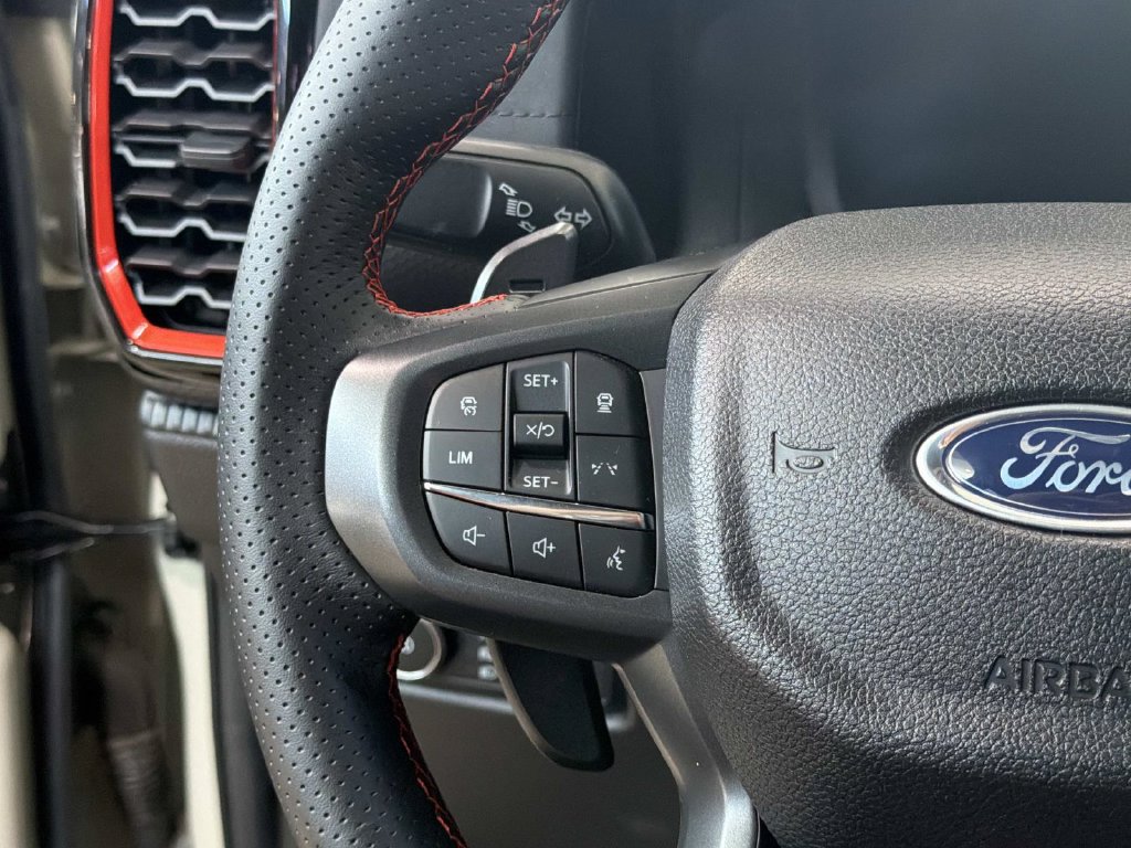 2025 Ford Ranger Raptor - Photo 9
