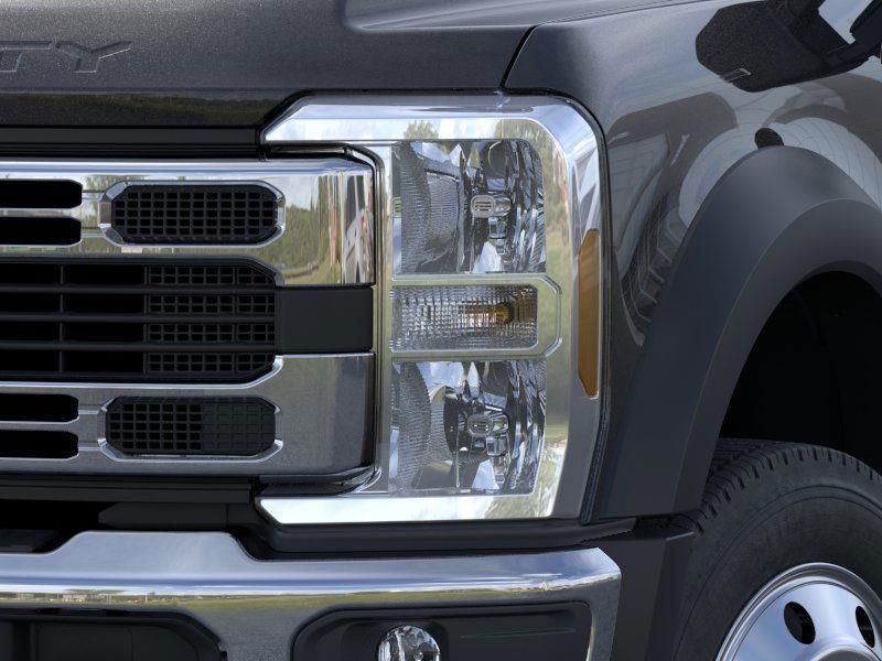 2025 Ford F-550 Super Duty Chassis Cab XLT - Photo 18