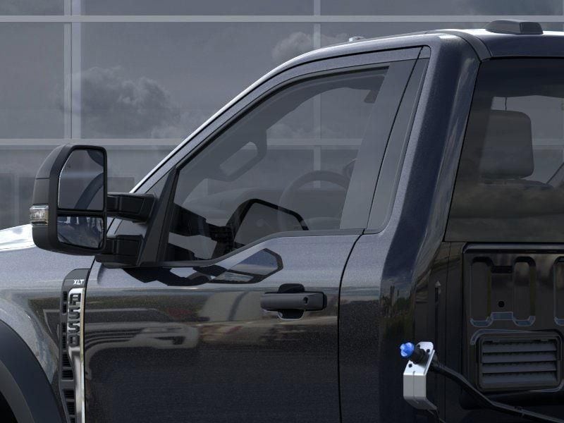 2025 Ford F-550 Super Duty Chassis Cab XLT - Photo 20