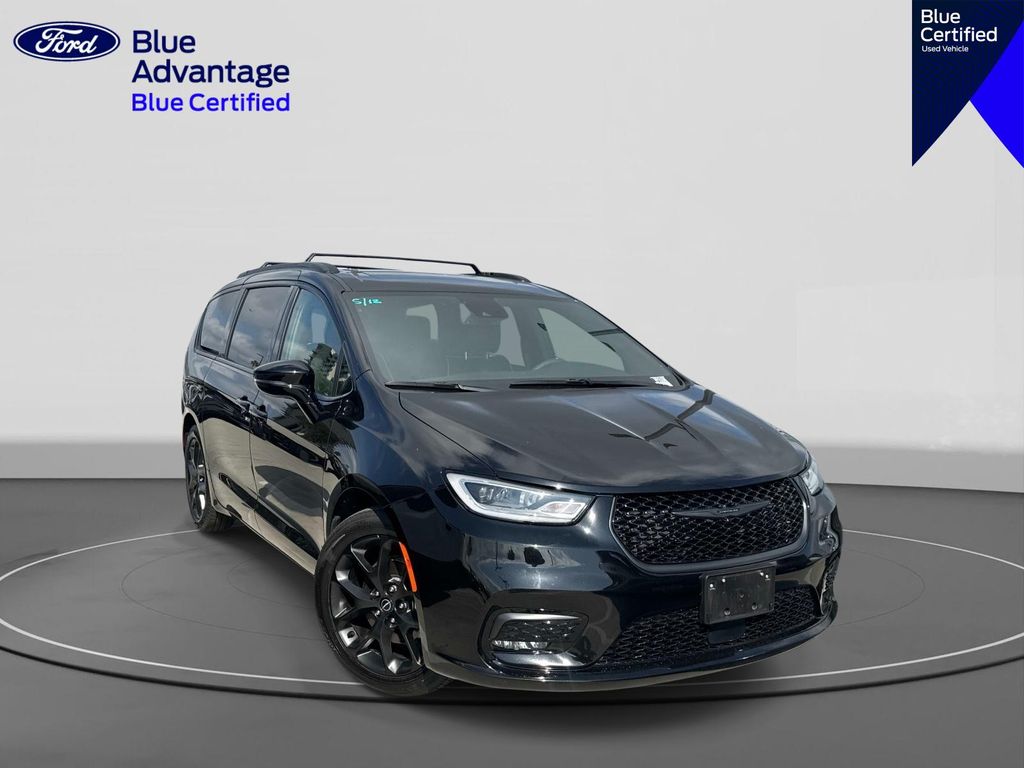2025 Chrysler Pacifica Limited's photo