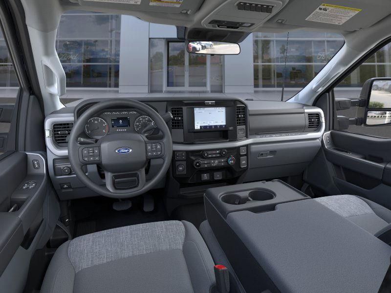 2025 Ford F-550 Super Duty Chassis Cab XLT - Photo 9