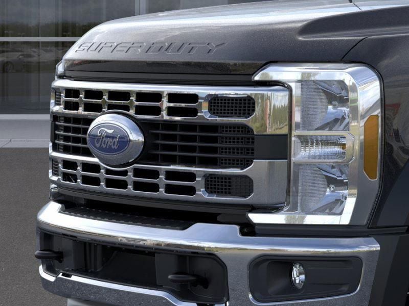 2025 Ford F-550 Super Duty Chassis Cab XLT - Photo 17