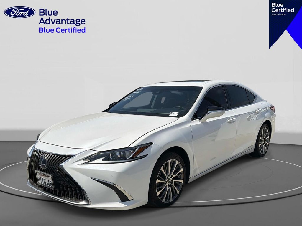 2021 Lexus ES 300h 300h's photo