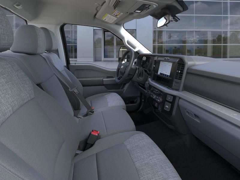 2025 Ford F-550 Super Duty Chassis Cab XLT - Photo 11