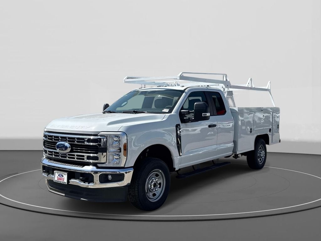 2026 Ford F-350 XL 4x4 SuperCab 168-In SRW's photo