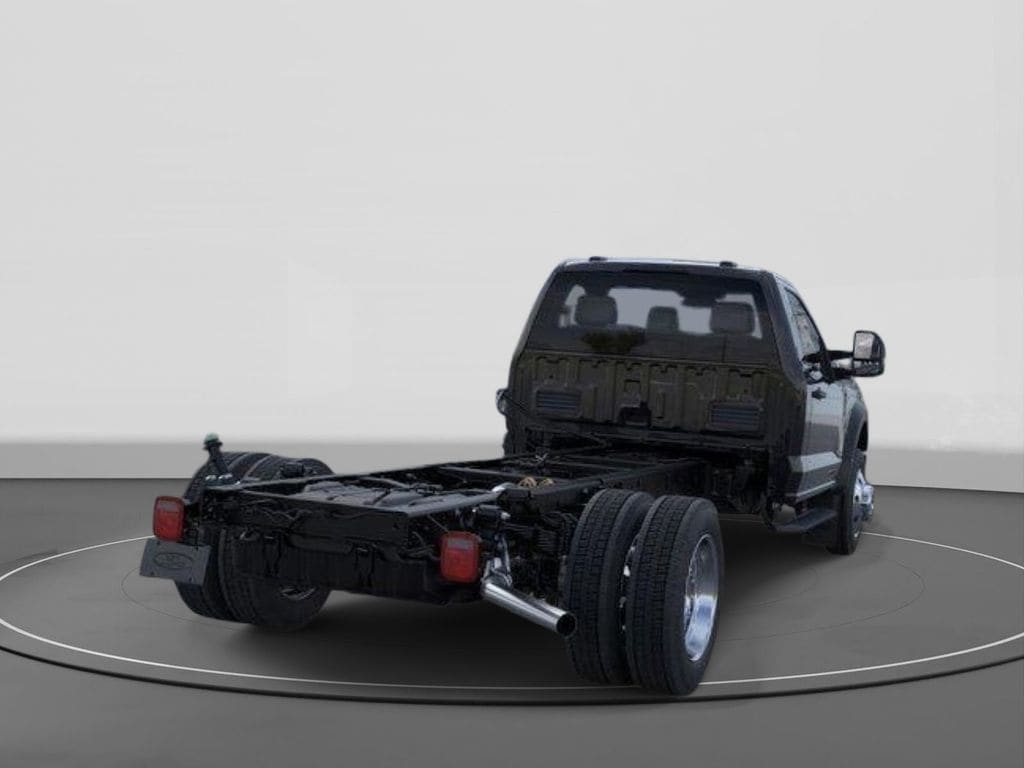 2025 Ford F-550 Super Duty Chassis Cab XLT - Photo 8