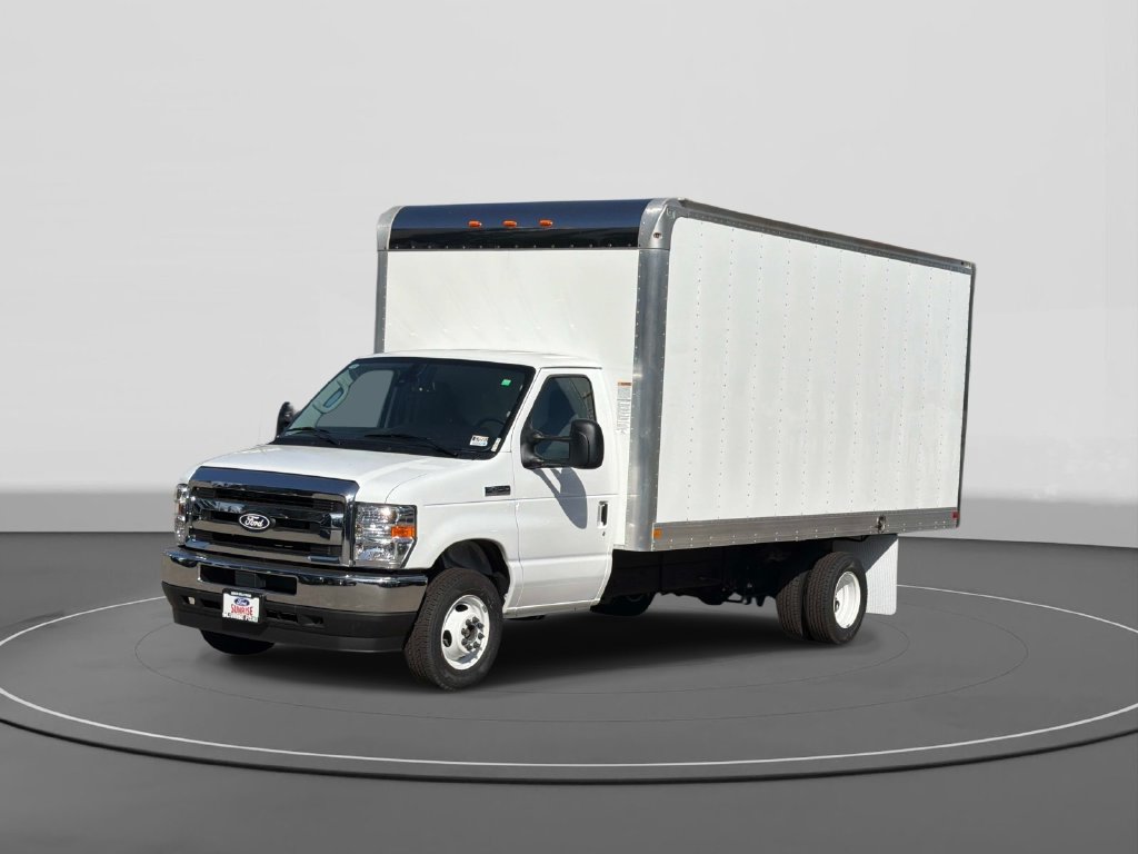 2027 Ford E-450 Cutaway Base — photo 1 of 1