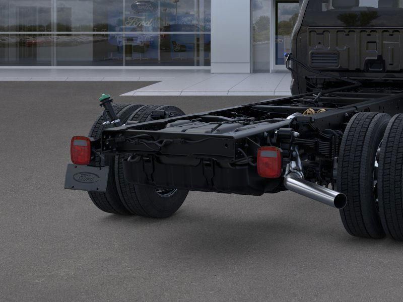 2025 Ford F-550 Super Duty Chassis Cab XLT - Photo 21