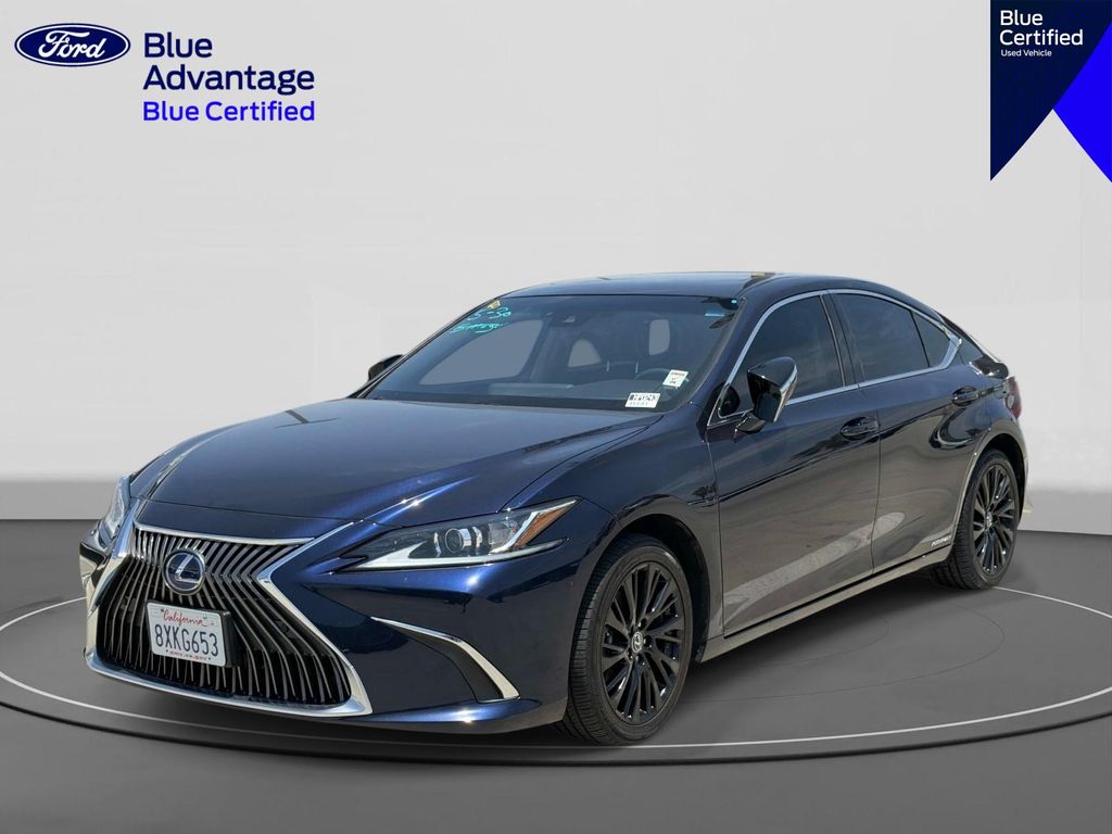 2021 Lexus ES 300h 300h's photo