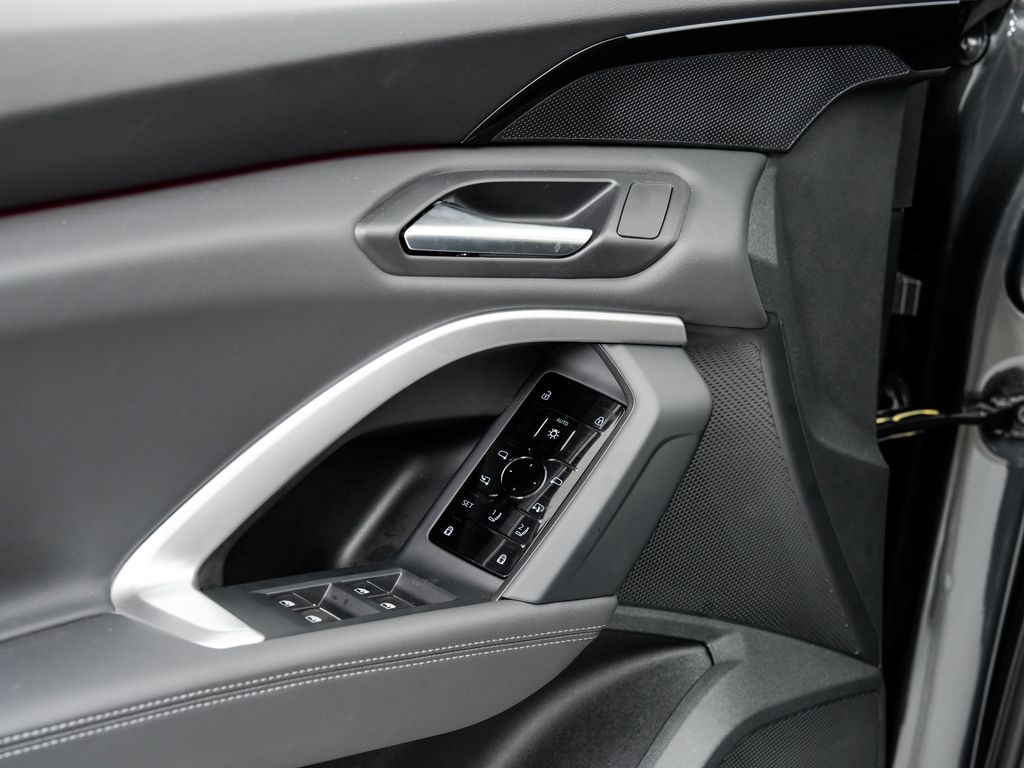 2025 Audi Q5 Premium - Photo 11