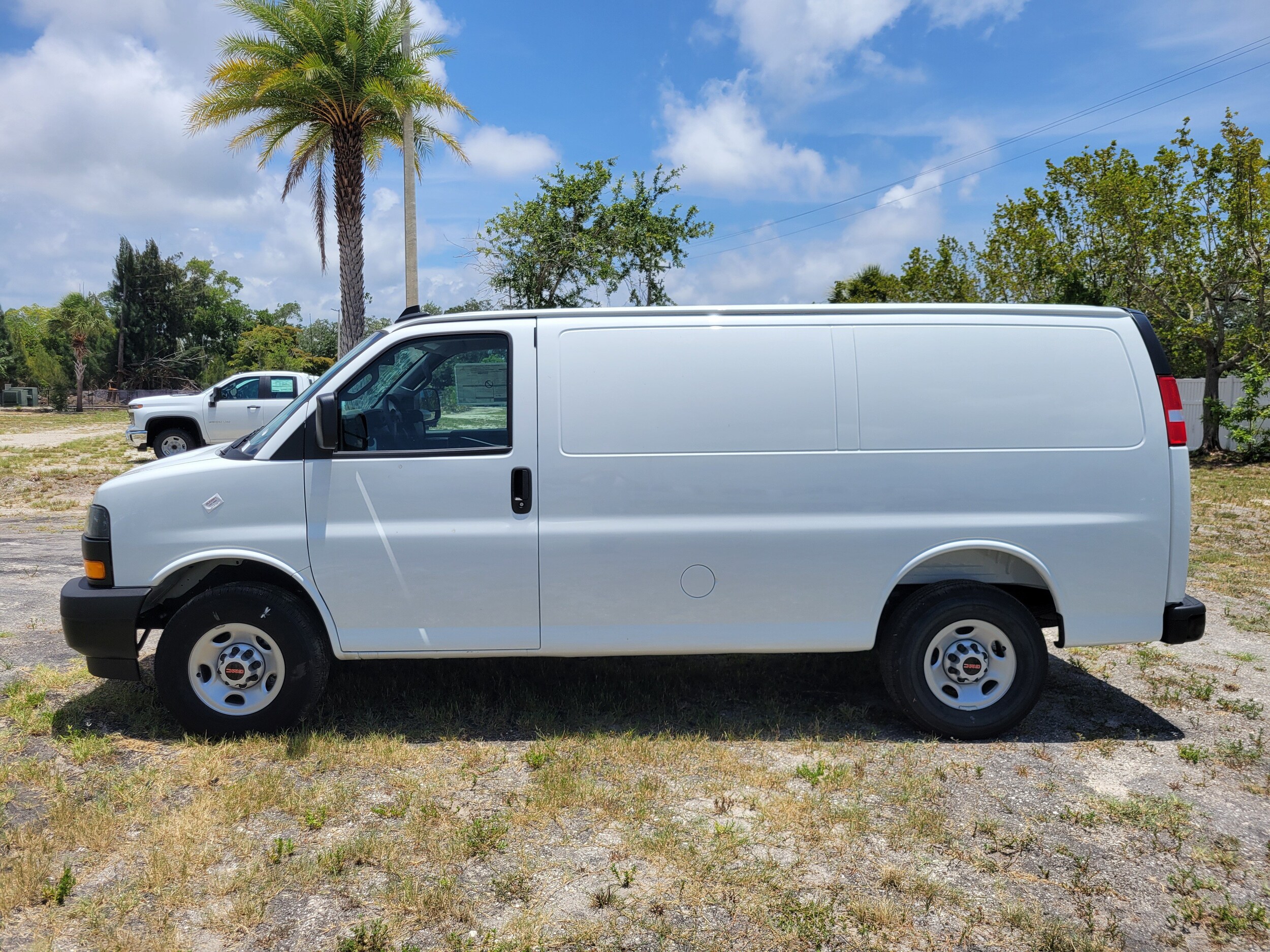 2025 GMC Savana Cargo Work Van - Photo 7