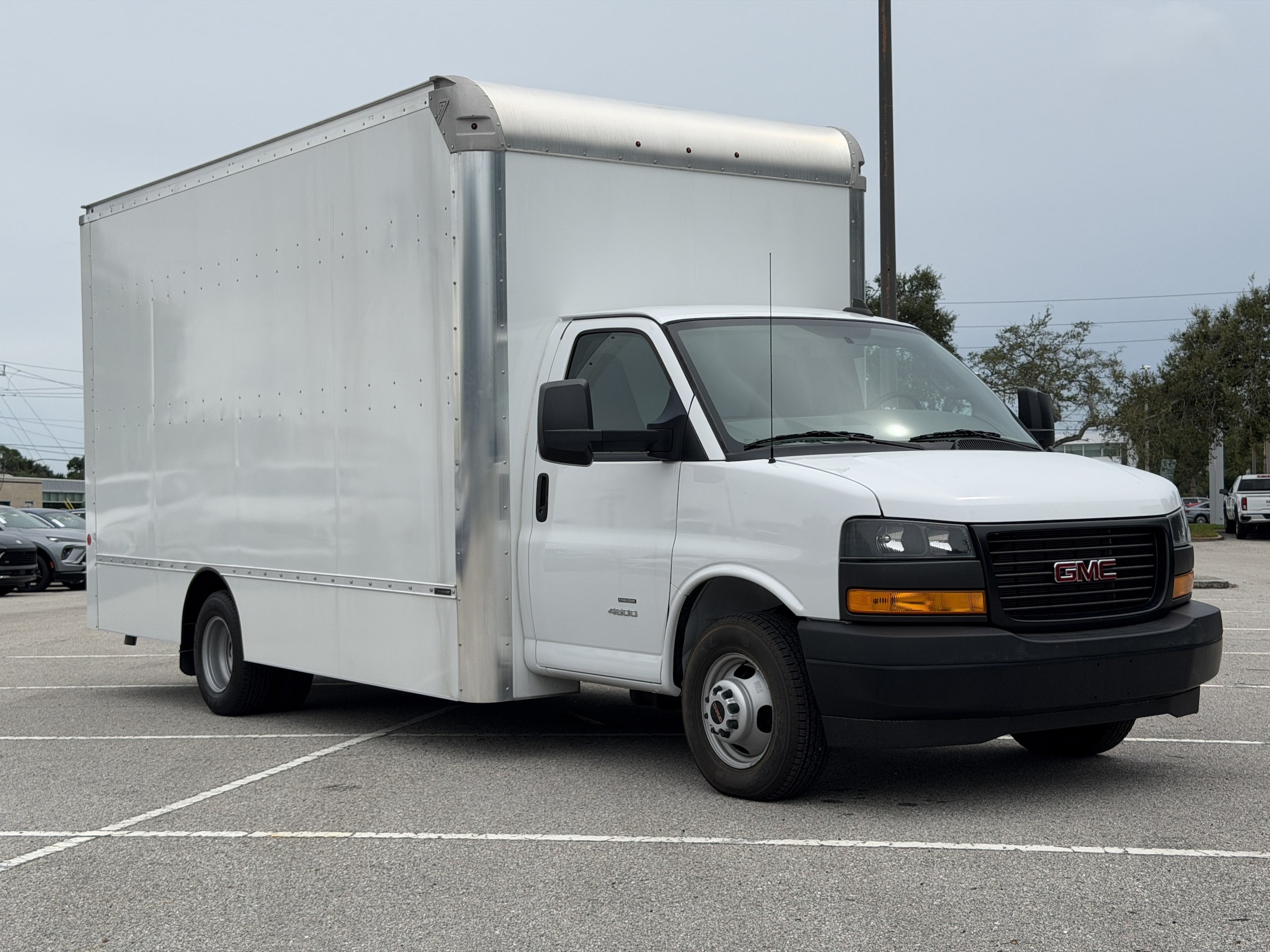 2023 GMC Savana Cutaway 4500 Cutaway Van 