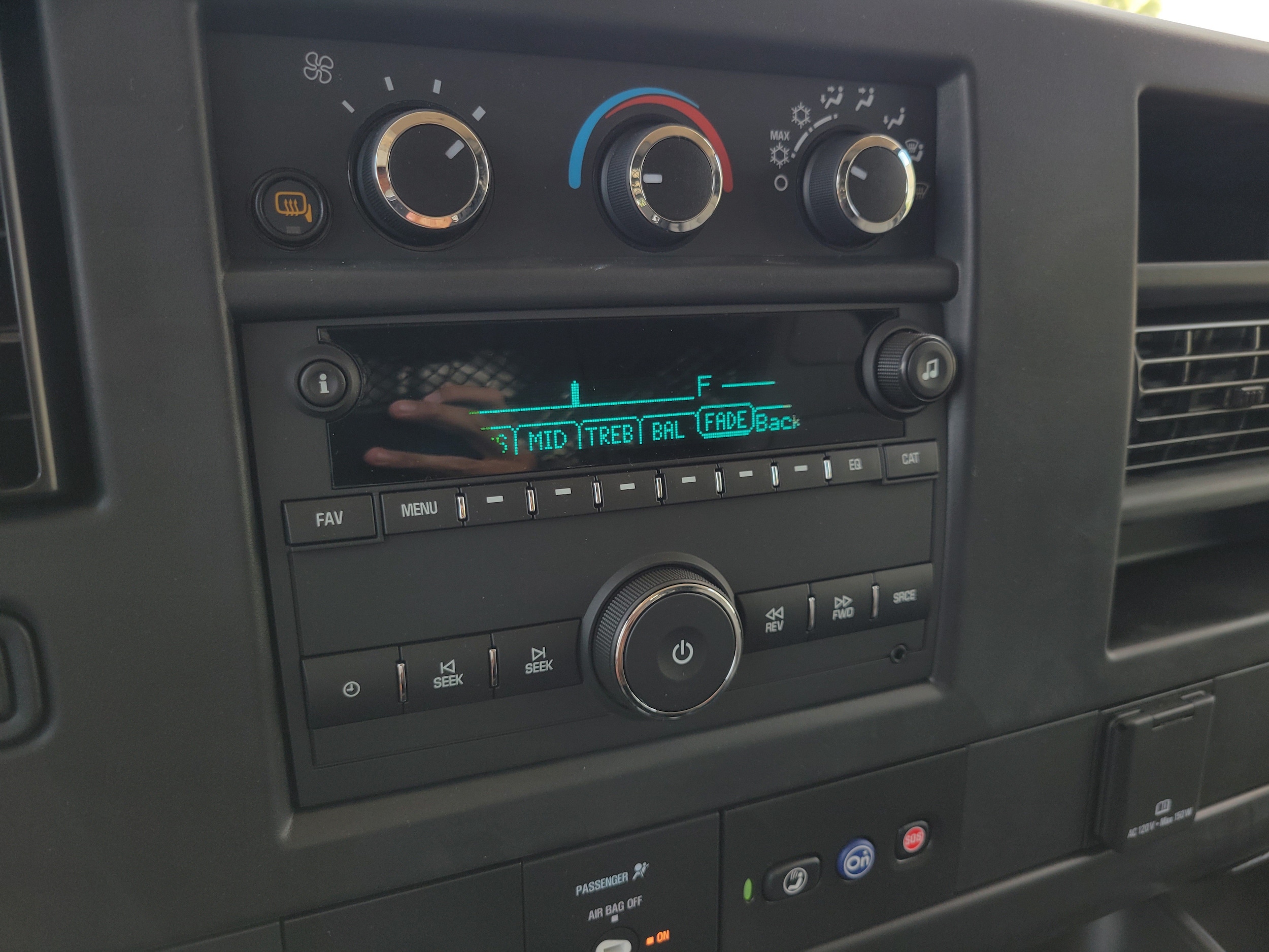 2025 GMC Savana Cargo Work Van - Photo 19