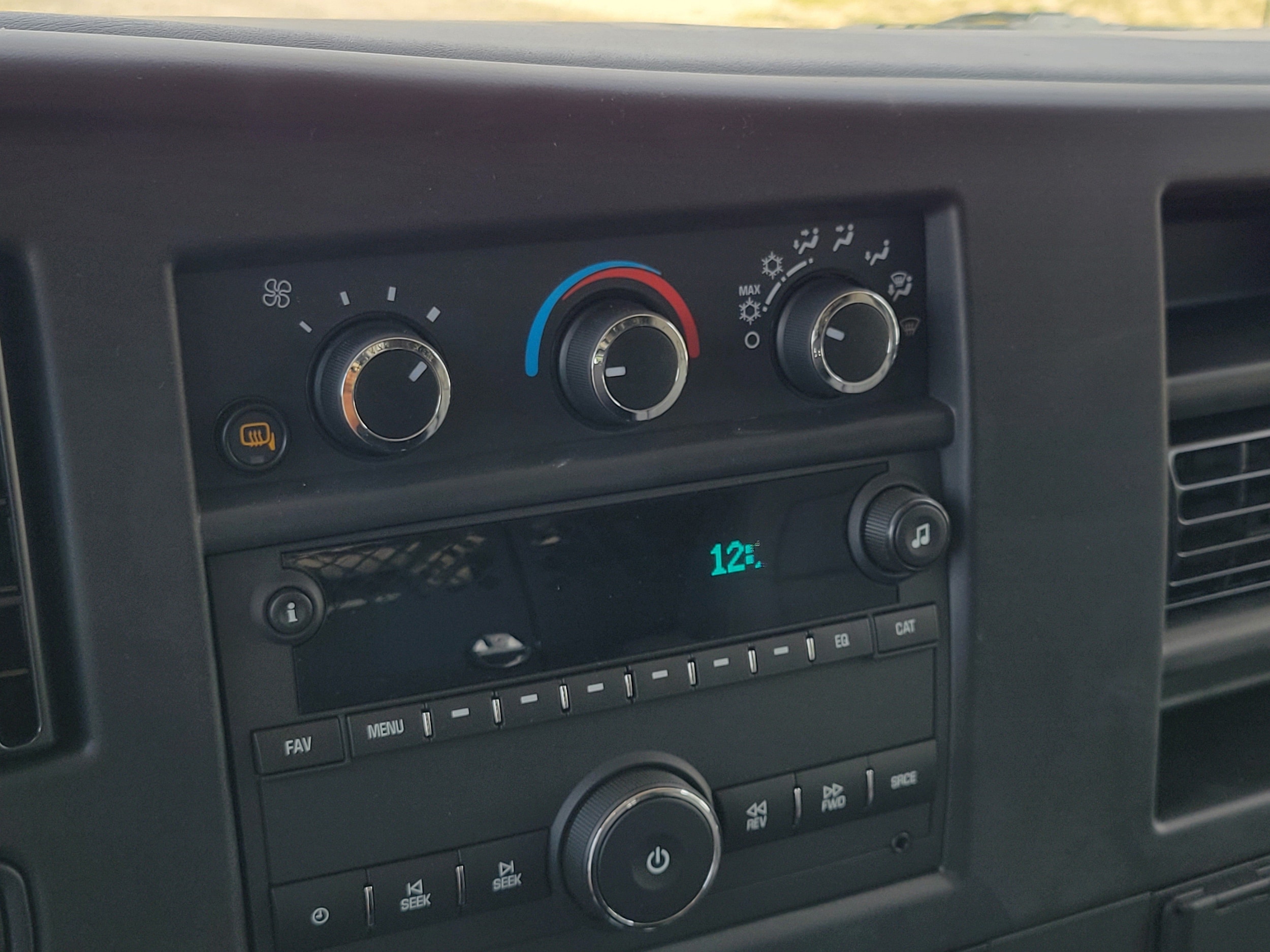 2025 GMC Savana Cargo Work Van - Photo 18
