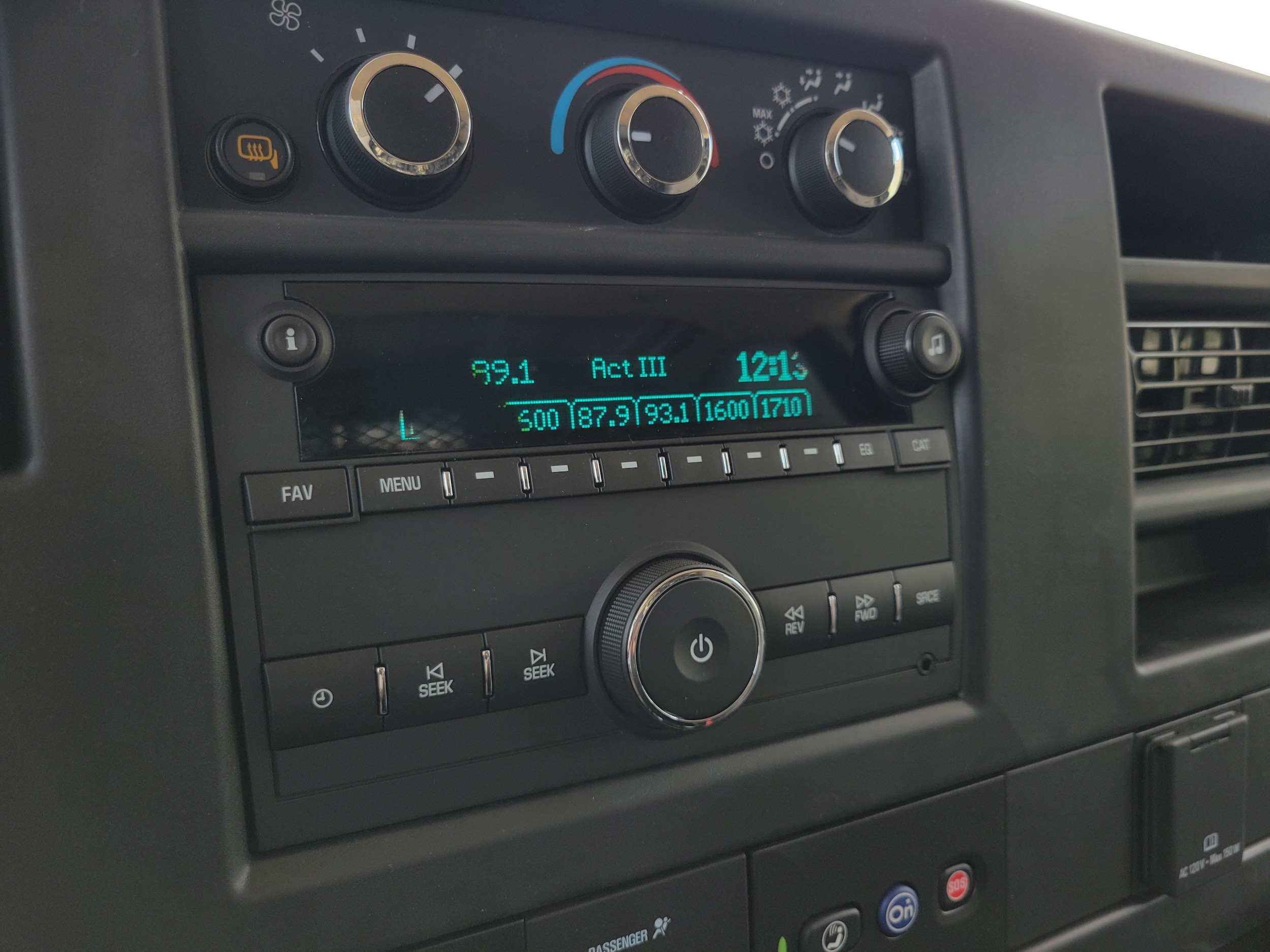2025 GMC Savana Cargo Work Van - Photo 19