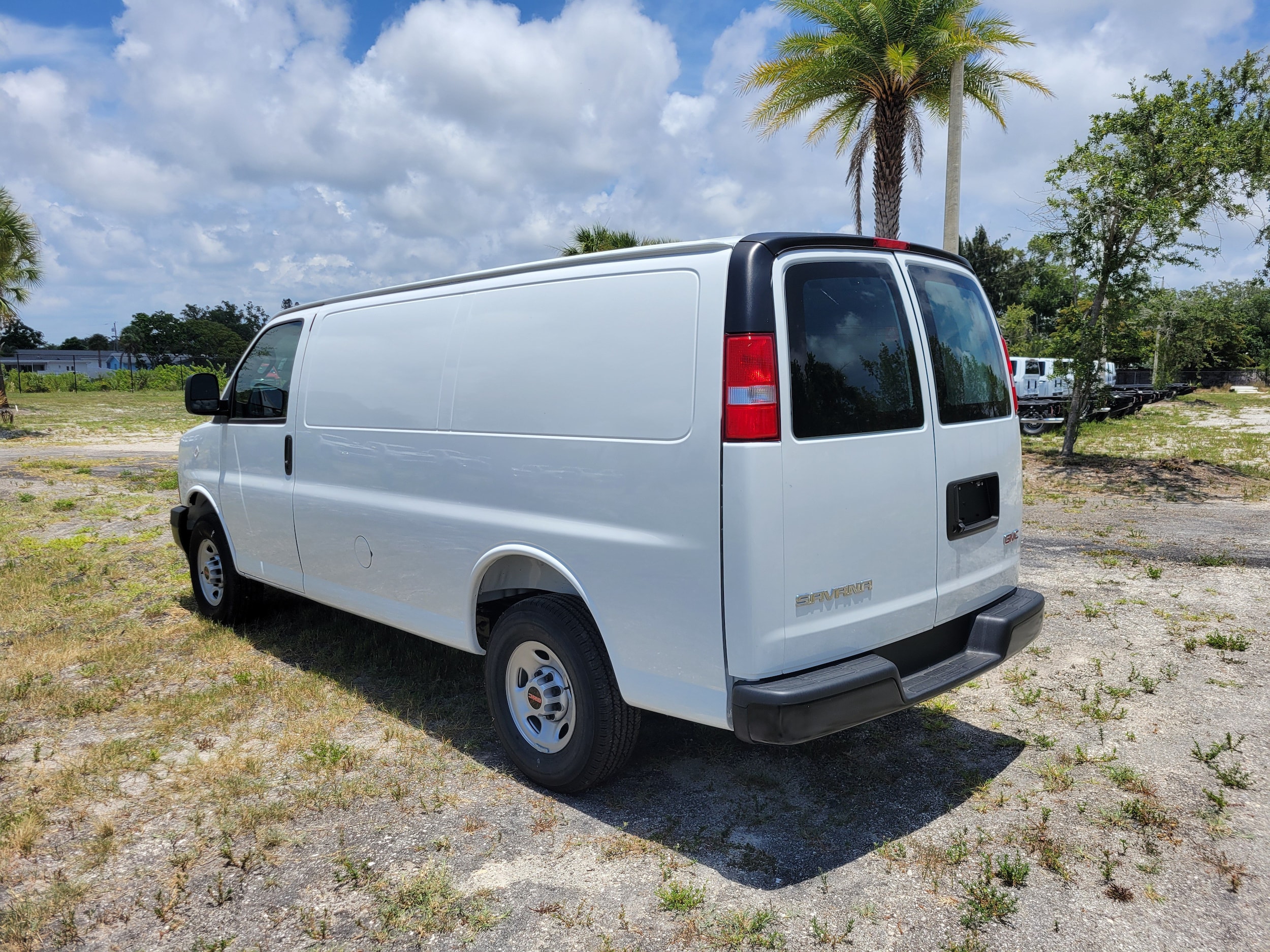 2025 GMC Savana Cargo Work Van - Photo 7