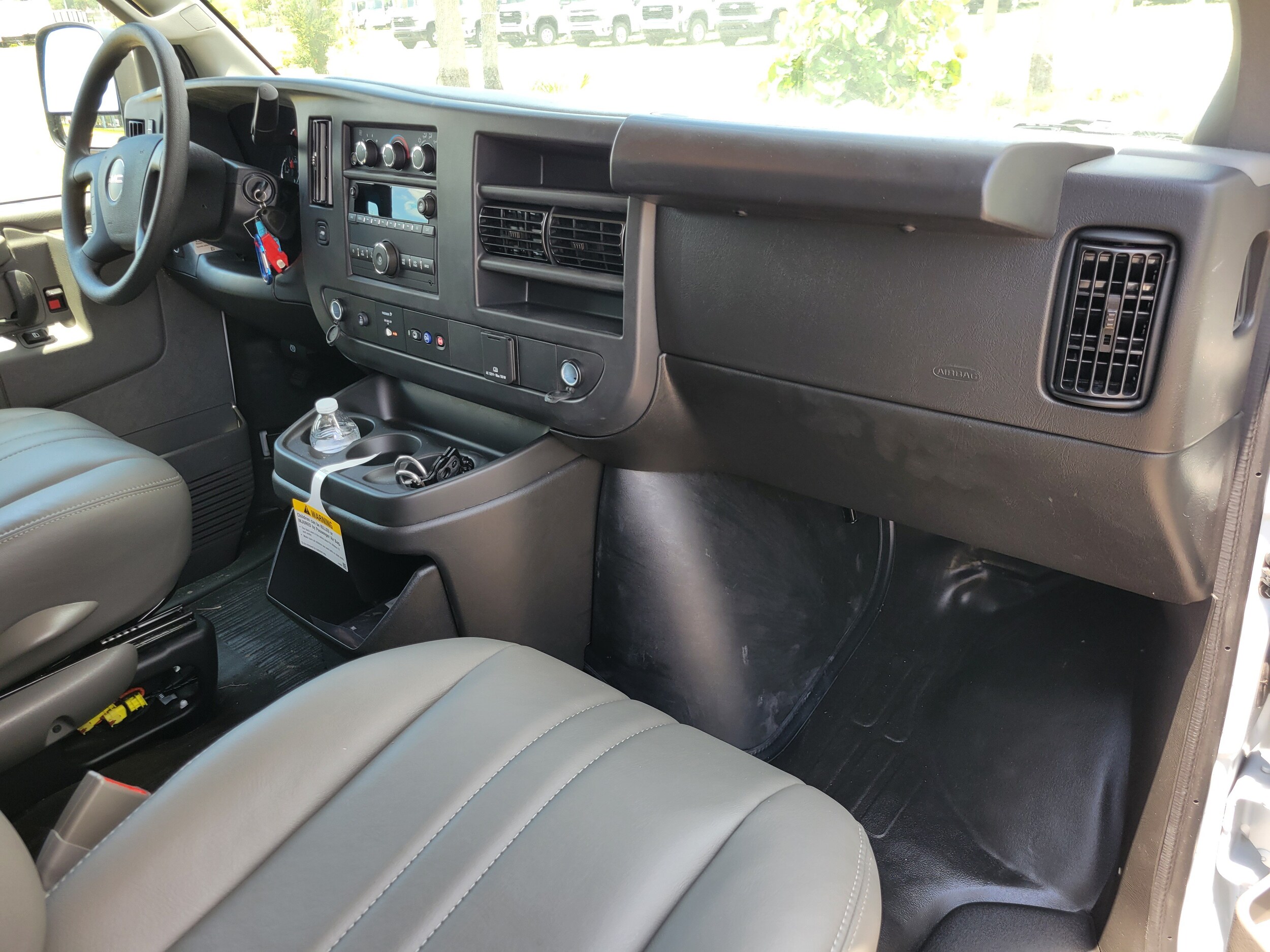 2025 GMC Savana Cargo Work Van - Photo 13