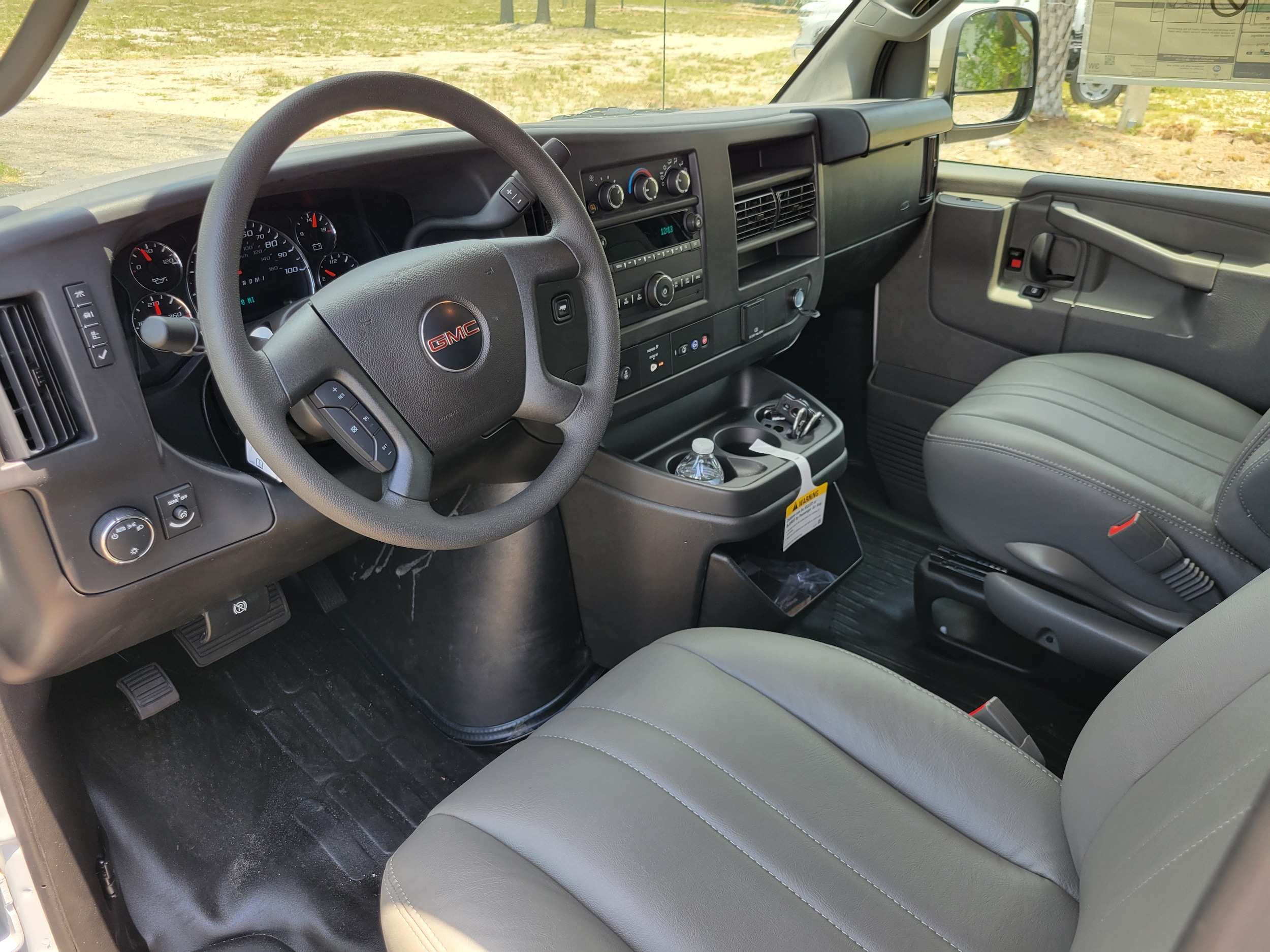 2025 GMC Savana Cargo Work Van - Photo 14