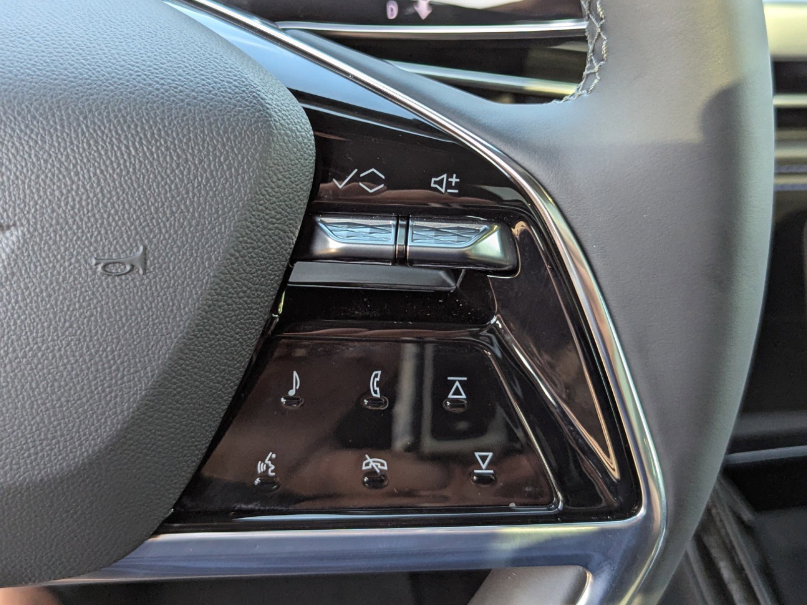 2025 Cadillac Escalade IQ Luxury 1 - Photo 32