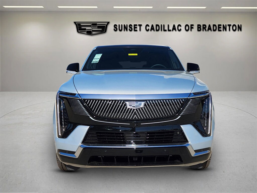 2025 Cadillac Escalade IQ Luxury photo 2