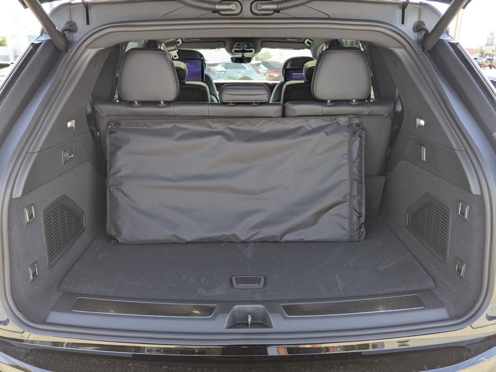 2025 Cadillac Escalade IQ Luxury 1 - Photo 11