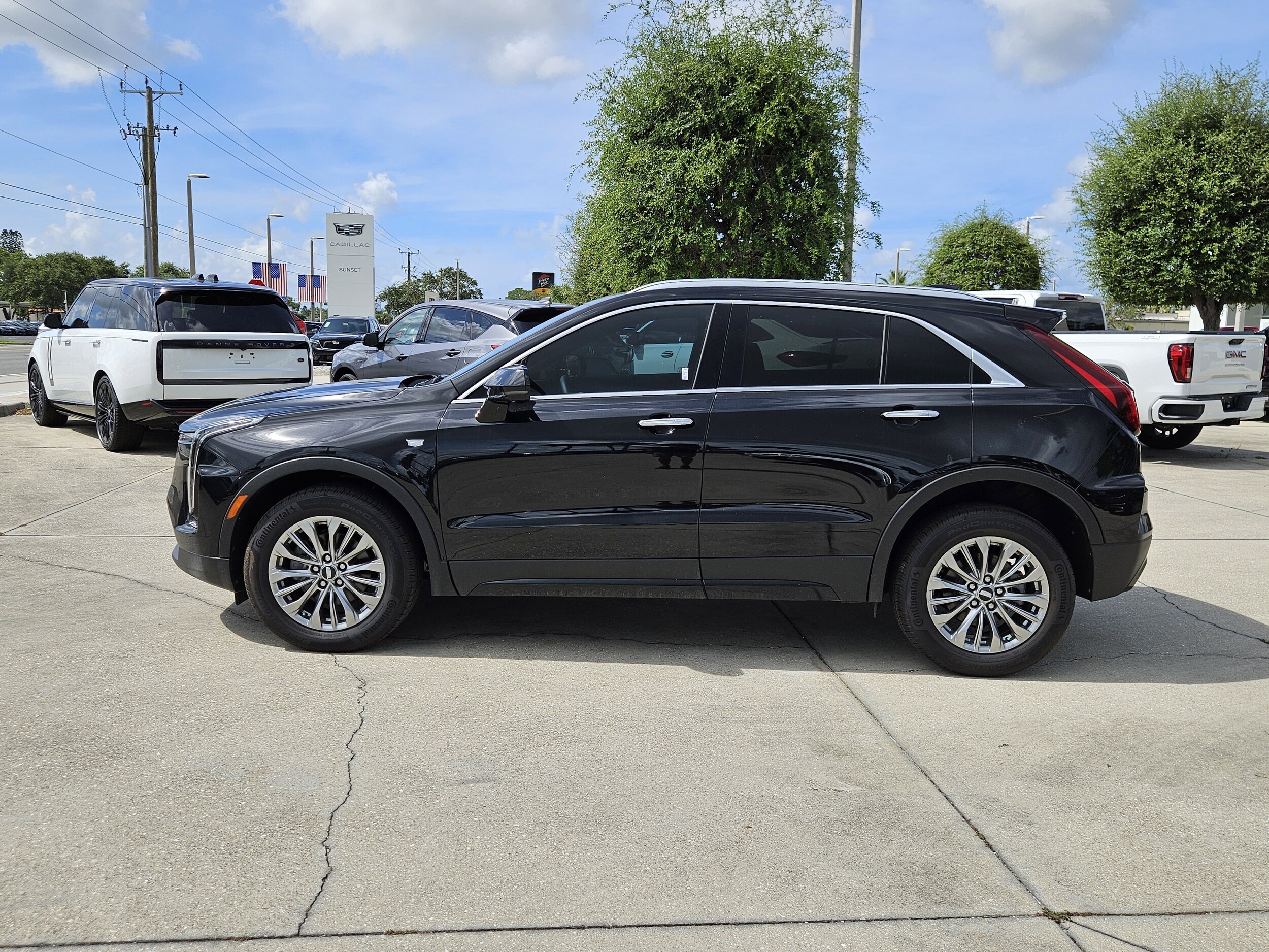 2025 Cadillac XT4 Premium Luxury photo 3