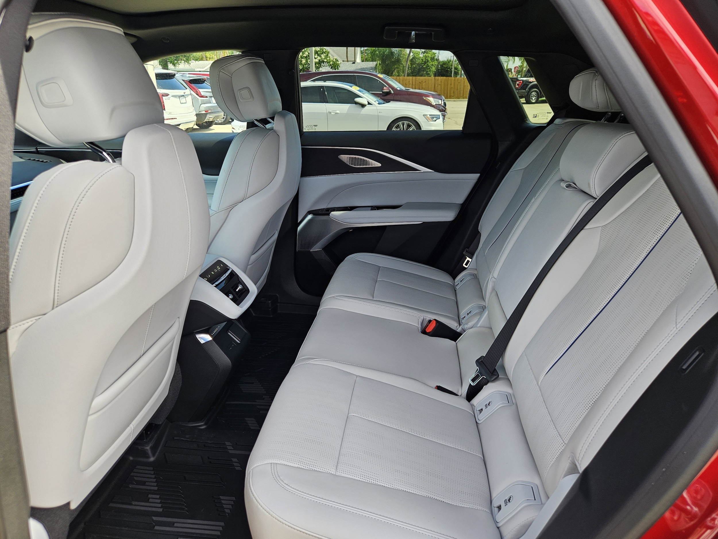 2025 Cadillac LYRIQ Sport 3 - Photo 14