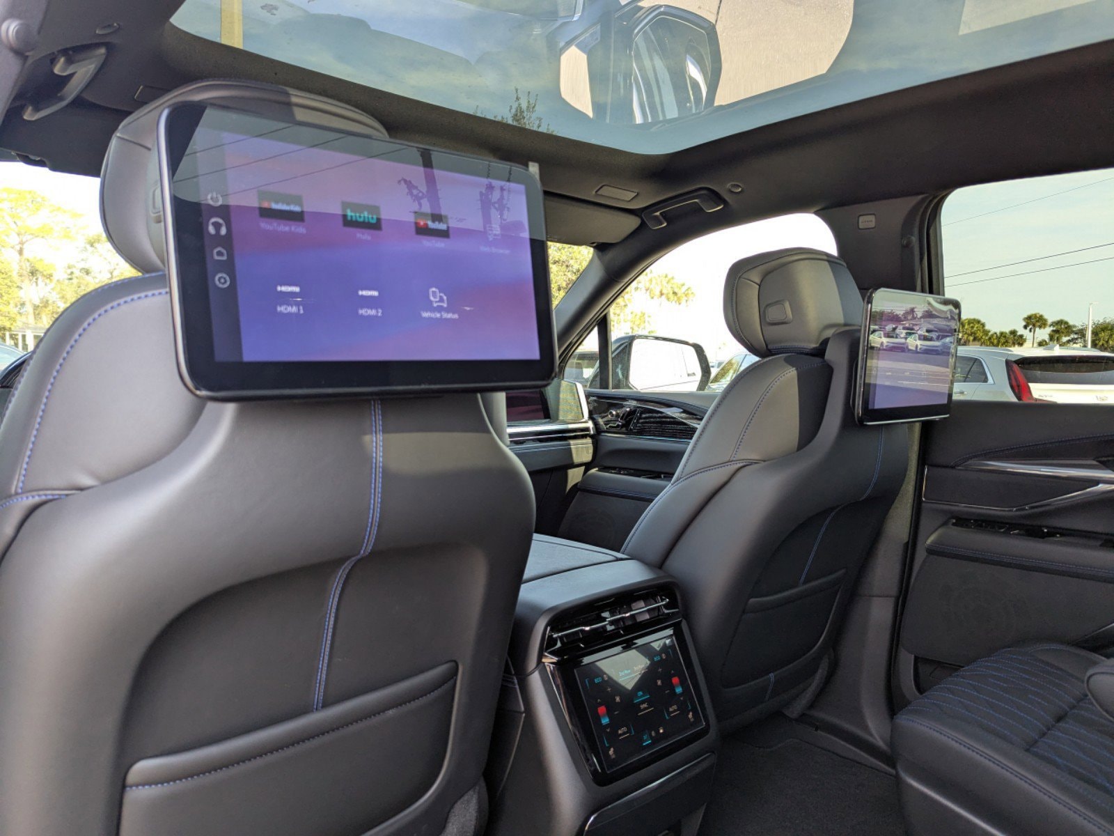 2025 Cadillac Escalade IQ Luxury 1 - Photo 18