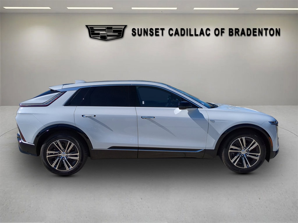 New 2026 CADILLAC LYRIQ Luxury SUV