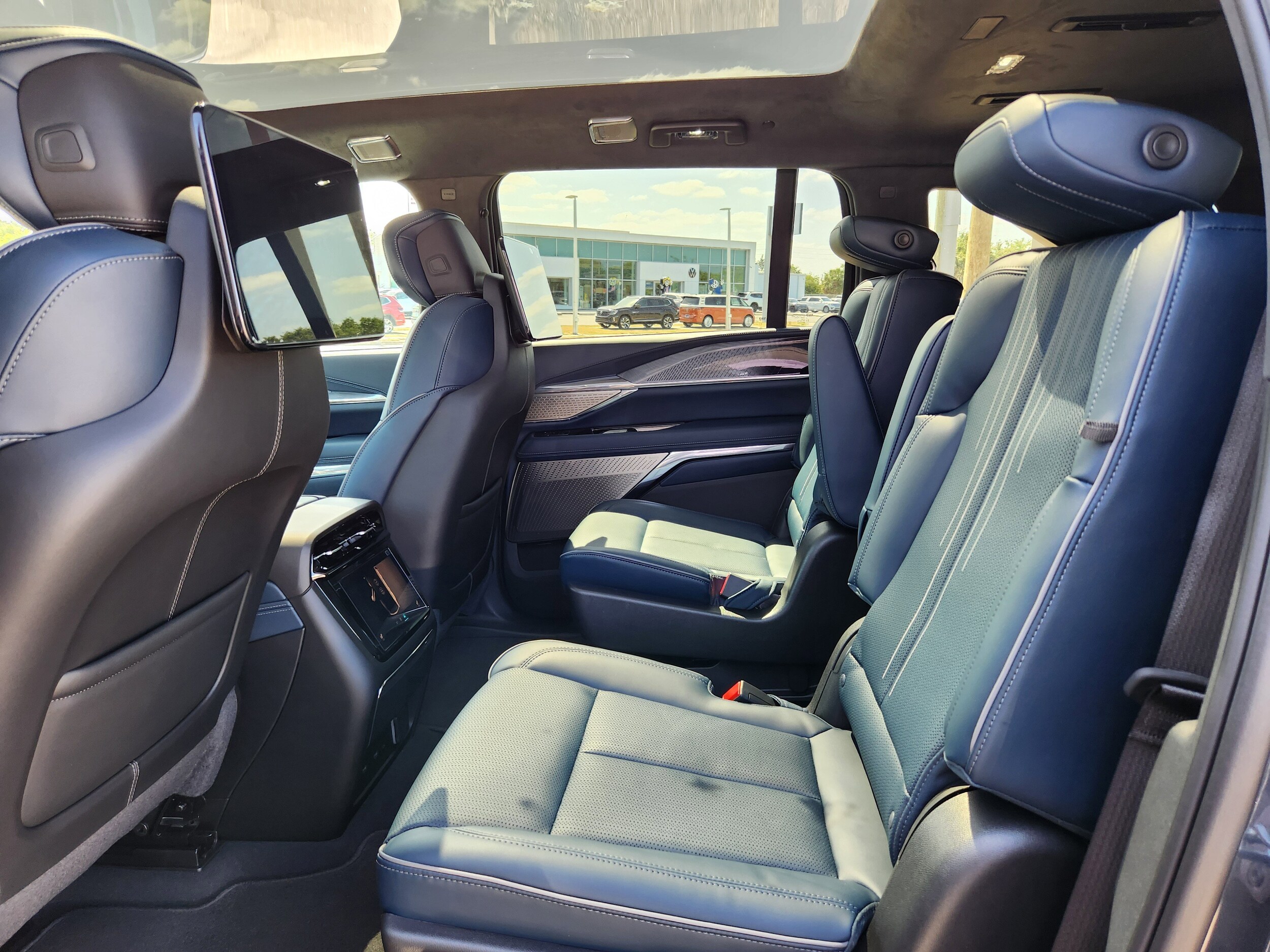 2025 Cadillac Escalade IQ Luxury 2 - Photo 13