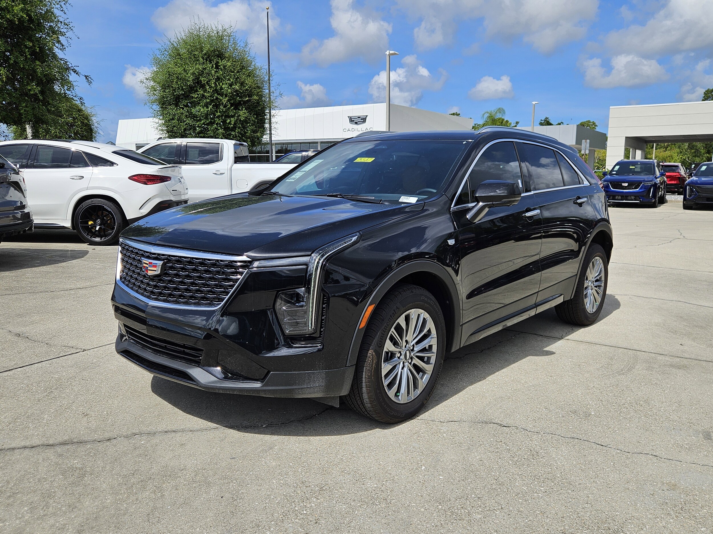 2025 Cadillac XT4 Premium Luxury photo 2