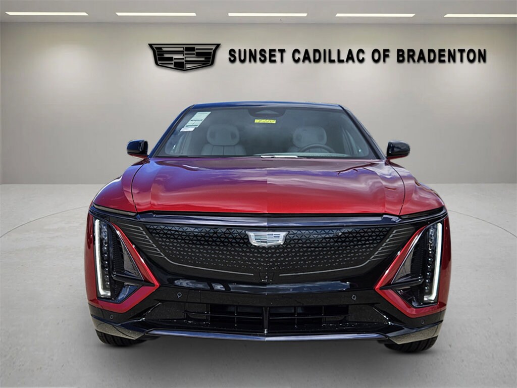 2025 Cadillac Lyriq Sport photo 2