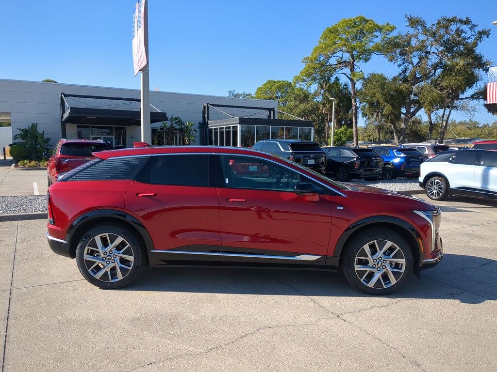 New 2026 CADILLAC OPTIQ Luxury SUV