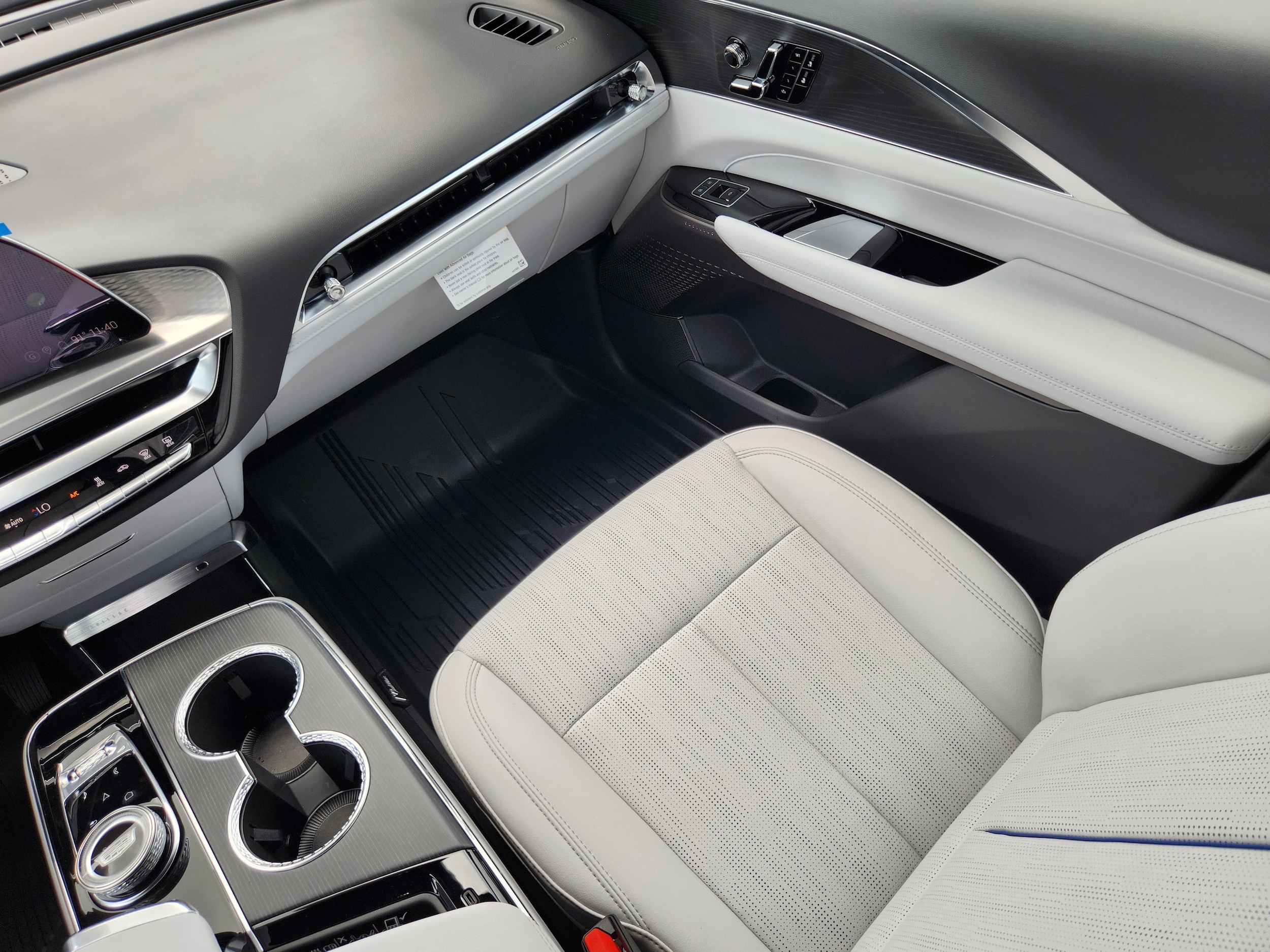 2025 Cadillac LYRIQ Sport 1 - Photo 17