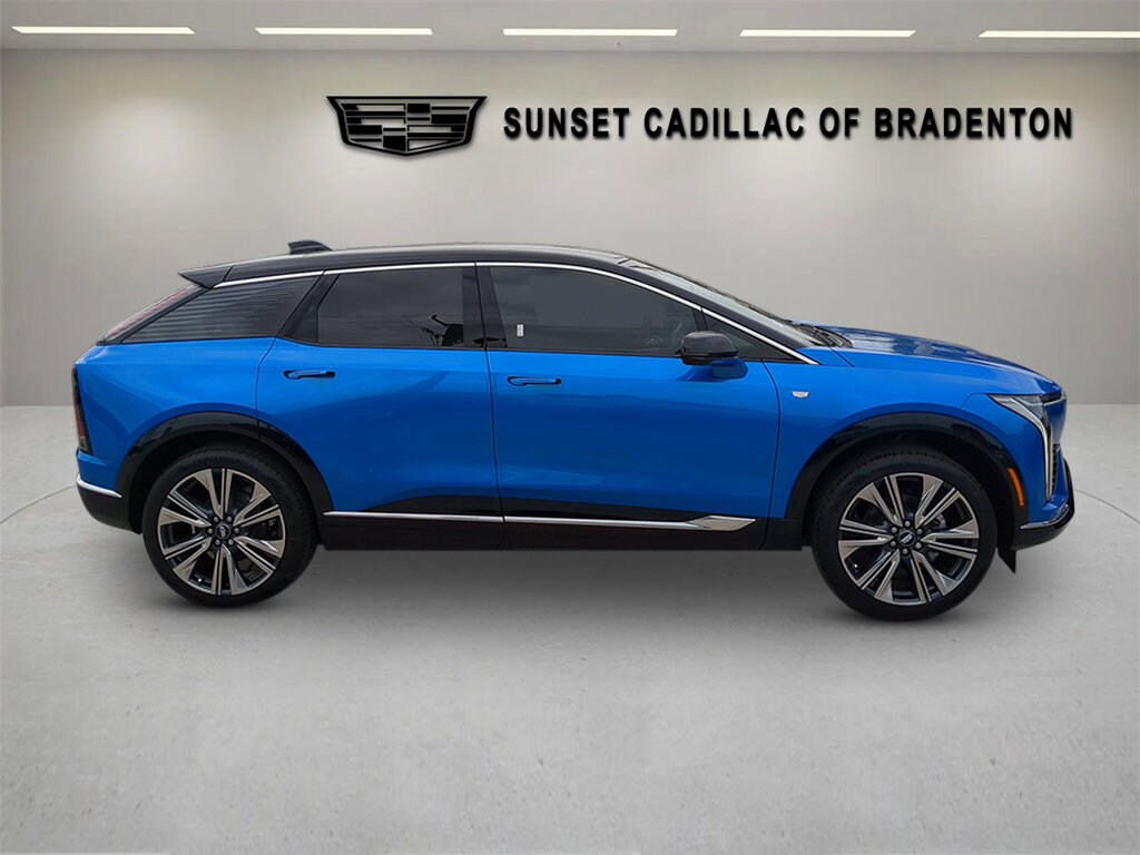 New 2026 CADILLAC OPTIQ Premium Luxury SUV