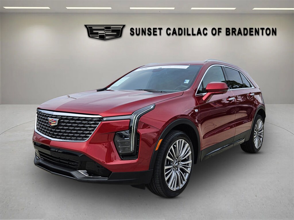 2025 Cadillac XT4 Premium Luxury photo 3