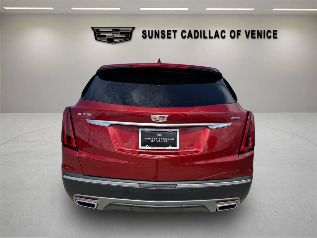 2025 Cadillac XT4 Premium Luxury photo 4