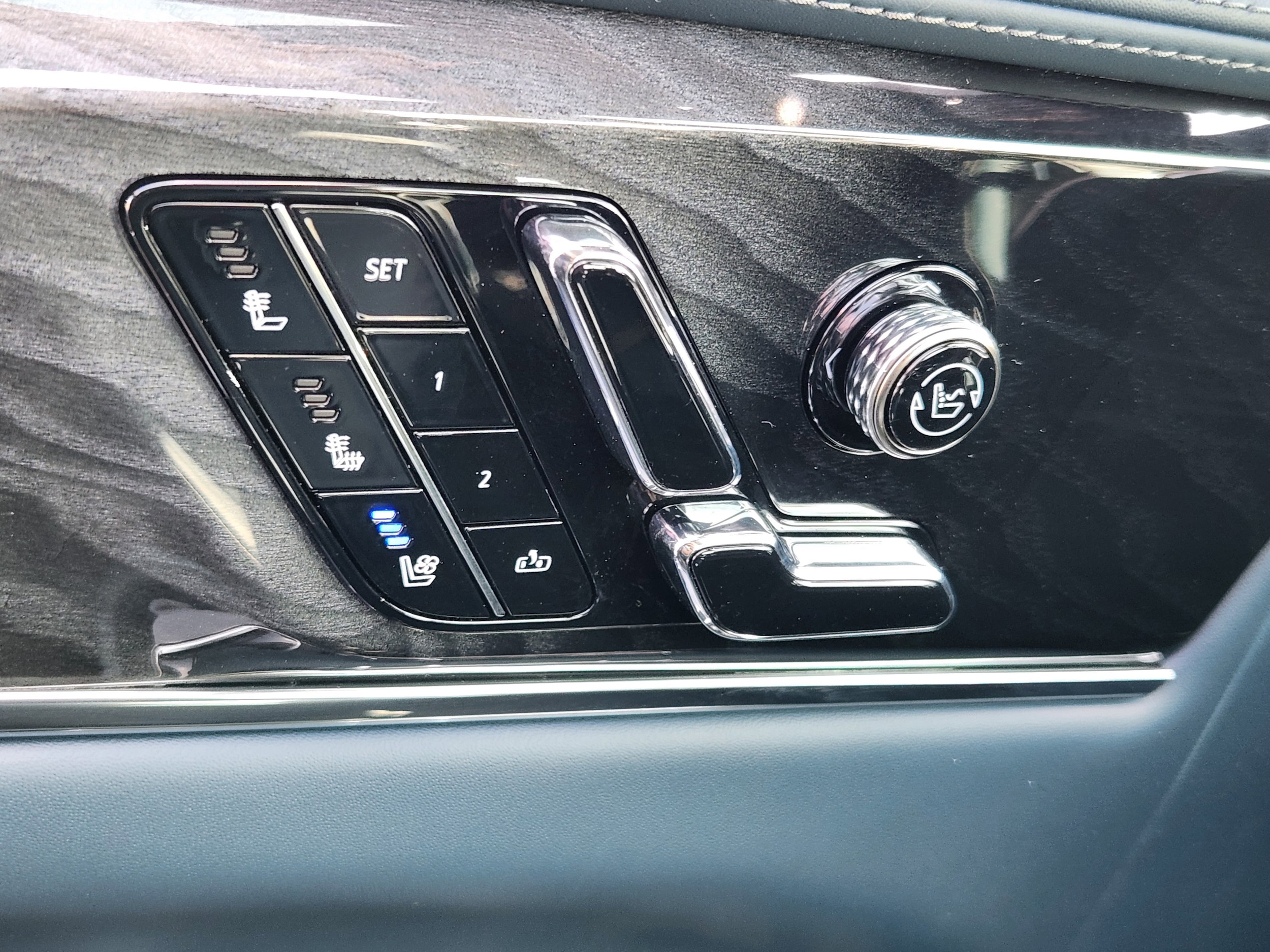2025 Cadillac Escalade IQ Luxury 2 - Photo 23
