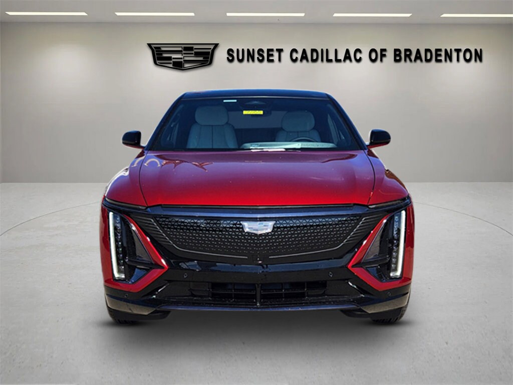 2025 Cadillac Lyriq Sport photo 2