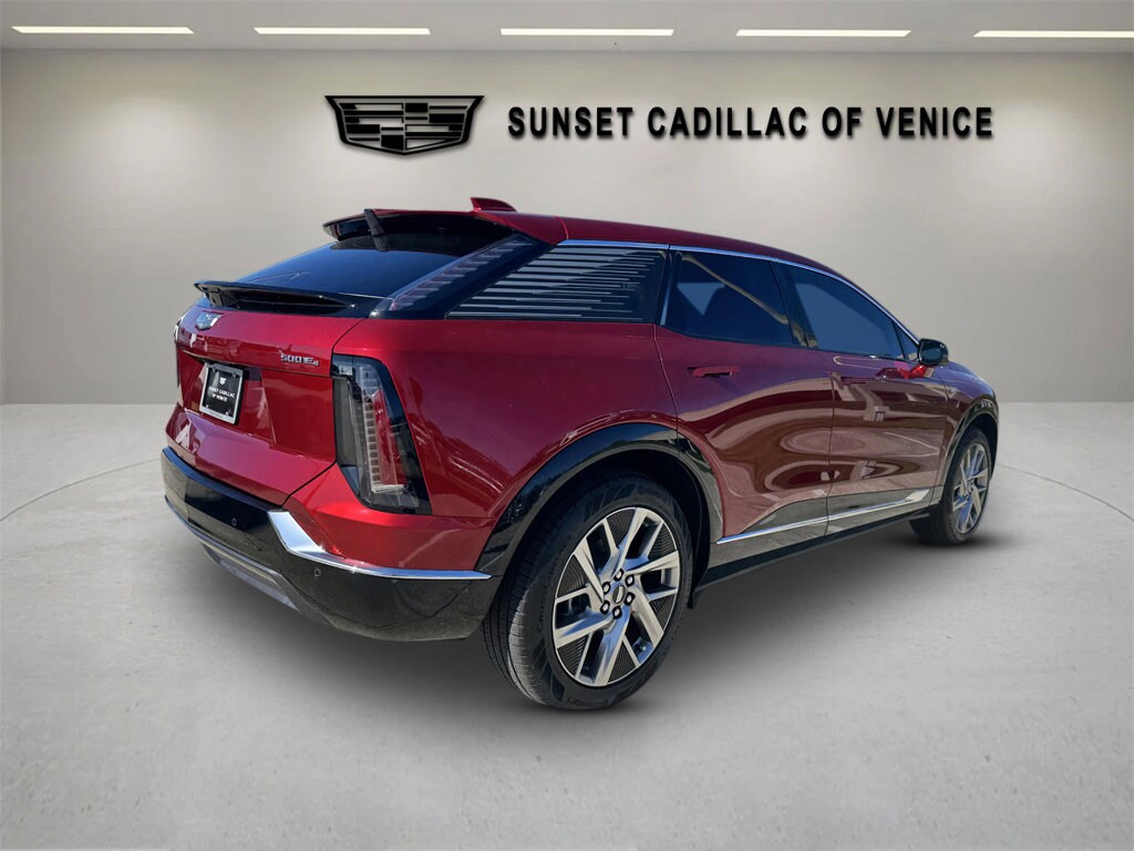 2025 Cadillac Optiq Luxury photo 3
